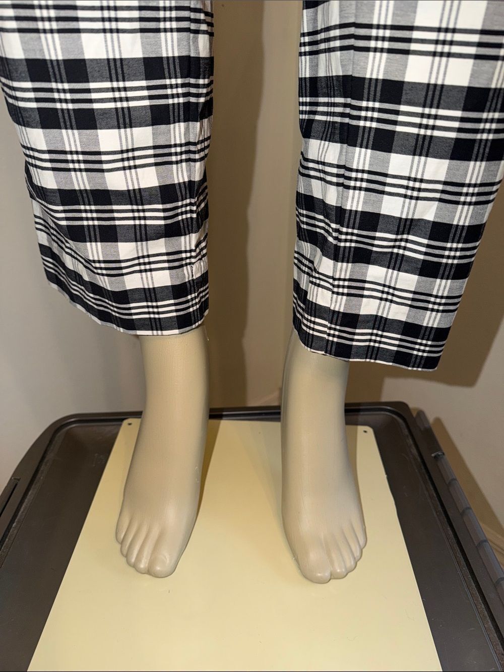 PANTS - TALBOTS Black & White Plaid Side Zip Cotton Pants Size 14 - Picture 4 of 11